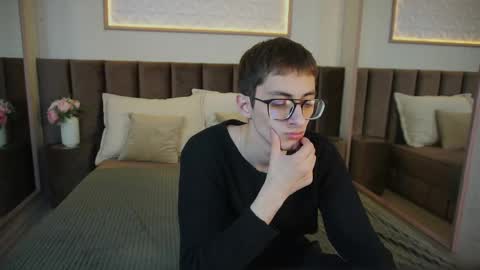 Snapshot of ronbevs chatting on 05/28/26, 08:28 ronbevs online show from 05/28/26, 08:28