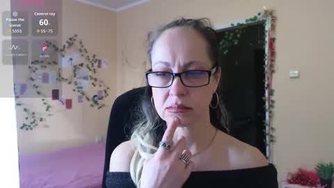 Snapshot of ronda_roni chatting on 01/16/26, 06:06 ronda_roni online show from 01/16/26, 06:06