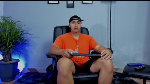 Snapshot of ronnie_canford chatting on 02/08/26, 04:21 RonnieCanford online show from 02/08/26, 04:21