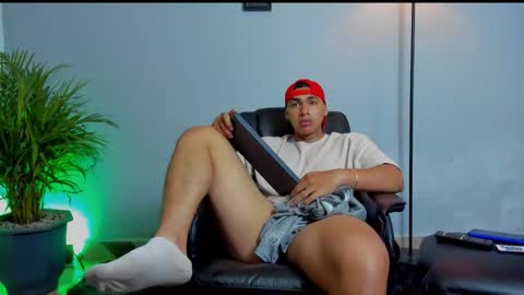 Snapshot of ronnie_canford chatting on 02/20/26, 06:26 RonnieCanford online show from 02/20/26, 06:26