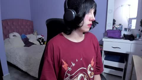 Snapshot of room312_ chatting on 12/13/24, 01:59 Twelve 3 Inst Twelve 312002 Twitter Room312 2002 online show from 12/13/24, 01:59