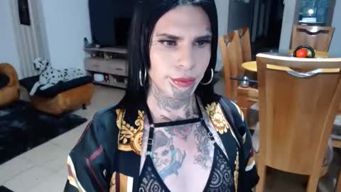 herreraisa offical online show from 02/08/25, 09:24