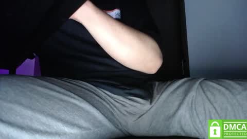 Snapshot of room_hot_x chatting on 02/14/25, 11:42 ken online show from 02/14/25, 11:42