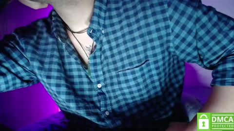 Snapshot of room_hot_x chatting on 10/17/25, 12:58 ken online show from 10/17/25, 12:58