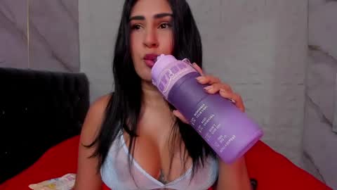 ROSALIA insta rosalia 10hoot online show from 04/20/26, 07:48