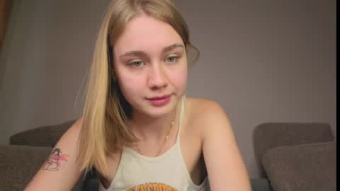 Snapshot of rosalina0230 chatting on 06/10/26, 05:18 rosalina online show from 06/10/26, 05:18
