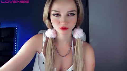 Snapshot of rose__luck chatting on 09/20/25, 06:53 rose__luck online show from 09/20/25, 06:53