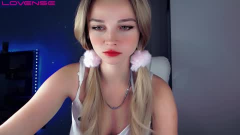 Snapshot of rose__luck chatting on 09/25/25, 06:44 rose__luck online show from 09/25/25, 06:44