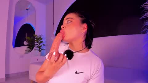 rose_jener06 online show from 04/16/26, 09:39