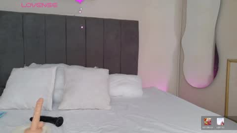 Snapshot of rose_licious chatting on 06/05/26, 12:33 online show from 06/05/26, 12:33