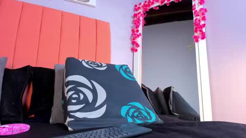 Snapshot of rose_thompson19 chatting on 05/30/26, 07:11 Rosse online show from 05/30/26, 07:11