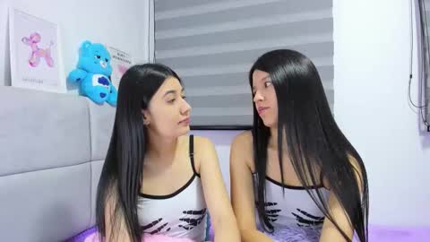 Rose y Miah online show from 10/15/25, 03:50