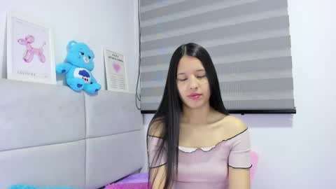 Rose y Miah online show from 12/17/25, 02:06