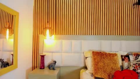 roseaurora online show from 09/24/25, 12:08