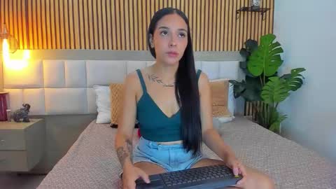 roseaurora online show from 11/01/25, 12:51