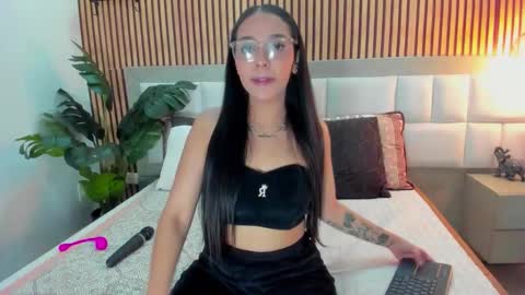 roseaurora online show from 12/14/25, 12:43