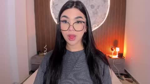 Snapshot of rosecassie chatting on 04/26/26, 12:47 Rose online show from 04/26/26, 12:47