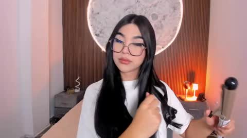 Snapshot of rosecassie chatting on 04/28/26, 01:16 Rose online show from 04/28/26, 01:16