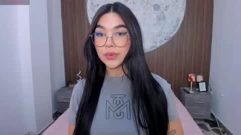 Snapshot of rosecassie chatting on 05/02/26, 01:49 Rose online show from 05/02/26, 01:49