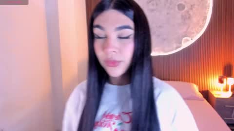 Snapshot of rosecassie chatting on 05/03/26, 01:50 Rose online show from 05/03/26, 01:50