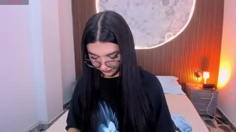Snapshot of rosecassie chatting on 05/05/26, 01:30 Rose online show from 05/05/26, 01:30