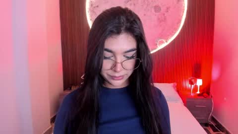 Snapshot of rosecassie chatting on 05/10/26, 02:33 Rose online show from 05/10/26, 02:33
