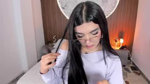 Snapshot of rosecassie chatting on 05/15/26, 01:40 Rose online show from 05/15/26, 01:40