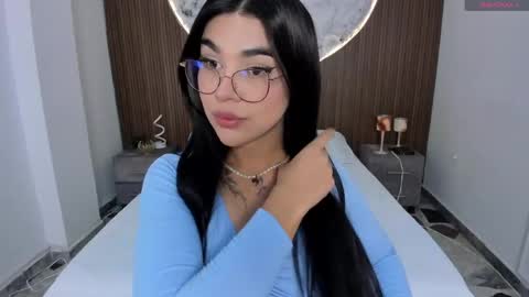 Snapshot of rosecassie chatting on 05/18/26, 01:06 Rose online show from 05/18/26, 01:06
