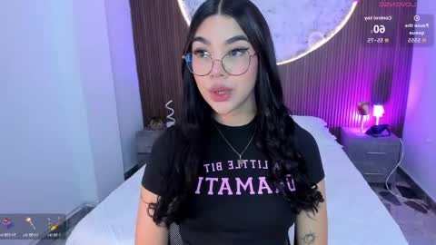 Snapshot of rosecassie chatting on 05/19/26, 12:44 Rose online show from 05/19/26, 12:44