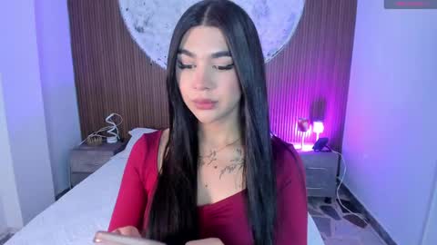 Snapshot of rosecassie chatting on 05/20/26, 01:06 Rose online show from 05/20/26, 01:06