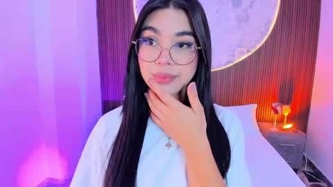 Snapshot of rosecassie chatting on 05/25/26, 02:34 Rose online show from 05/25/26, 02:34