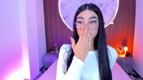 Snapshot of rosecassie chatting on 05/26/26, 01:29 Rose online show from 05/26/26, 01:29