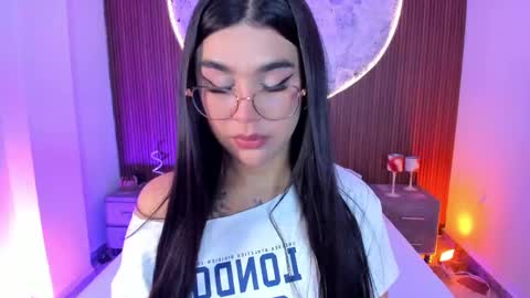 Snapshot of rosecassie chatting on 05/28/26, 02:03 Rose online show from 05/28/26, 02:03