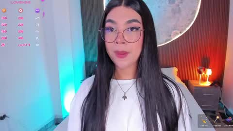 Snapshot of rosecassie chatting on 06/03/26, 01:25 Rose online show from 06/03/26, 01:25