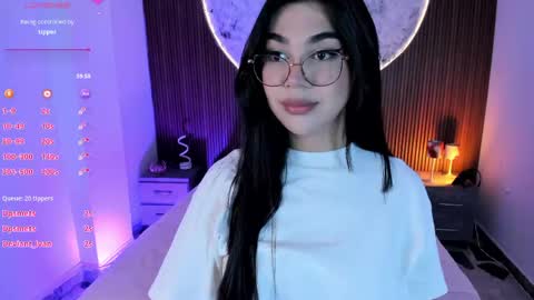 Snapshot of rosecassie chatting on 06/05/26, 02:01 Rose online show from 06/05/26, 02:01