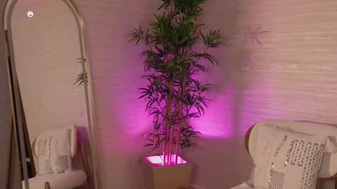 Snapshot of roseferrera chatting on 03/08/26, 02:59 Rose online show from 03/08/26, 02:59