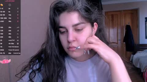 Snapshot of roselina_ chatting on 01/21/25, 06:43 Rose online show from 01/21/25, 06:43