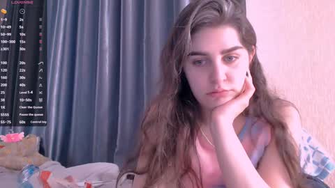 Snapshot of roselina_ chatting on 02/14/25, 07:59 Rose online show from 02/14/25, 07:59