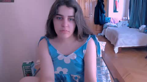 Snapshot of roselina_ chatting on 03/06/25, 09:36 Rose online show from 03/06/25, 09:36