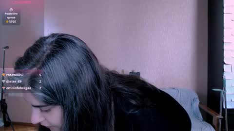 Snapshot of roselina_ chatting on 10/03/25, 10:23 Rose online show from 10/03/25, 10:23