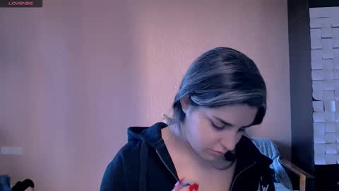 Snapshot of roselina_ chatting on 10/11/25, 01:20 Rose online show from 10/11/25, 01:20