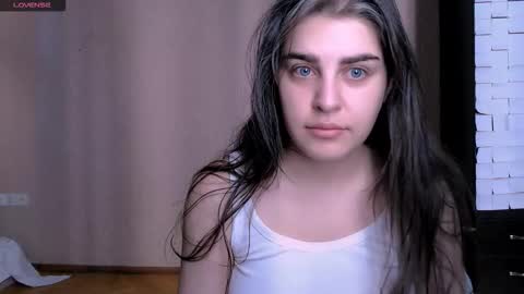 Snapshot of roselina_ chatting on 10/21/25, 08:26 Rose online show from 10/21/25, 08:26