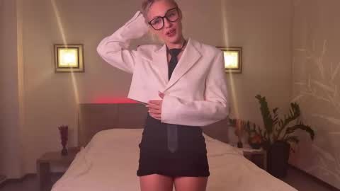 Roselyn  online show from 11/22/25, 03:33