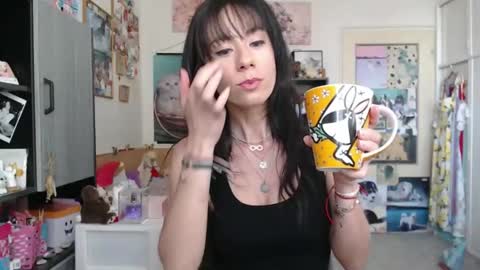 Snapshot of roselynsun chatting on 05/04/26, 01:51 Rose online show from 05/04/26, 01:51