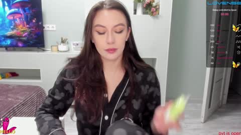 Snapshot of rosepage chatting on 12/29/24, 11:39 Julia online show from 12/29/24, 11:39