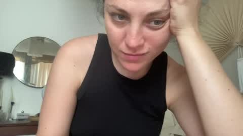 Snapshot of rosequinn300 chatting on 07/27/26, 08:16 Rose Quinn online show from 07/27/26, 08:16