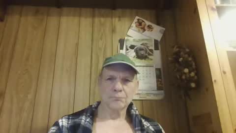 roses2u1958 online show from 01/01/25, 04:39