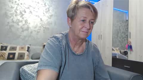Lovepinklilly online show from 12/18/24, 06:03