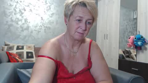 Lovepinklilly online show from 10/18/25, 12:28