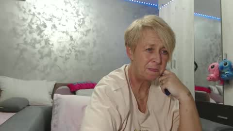 Lovepinklilly online show from 04/22/26, 05:58